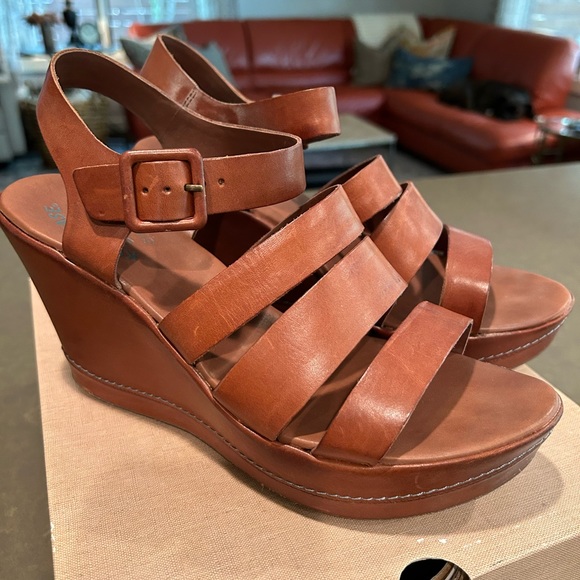 Kork-Ease wedge in beautiful brown. Worn once. Perfect condition, original box. - Picture 2 of 4